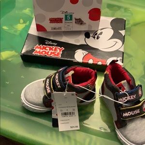 Size 5 toddler sneakers.